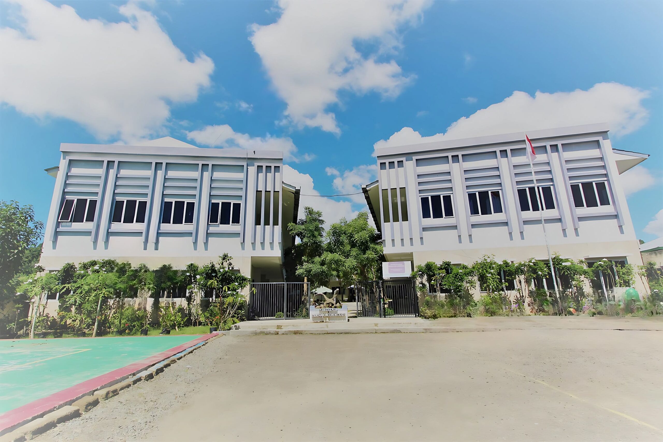 Gedung Politeknik eLBajo Commodus